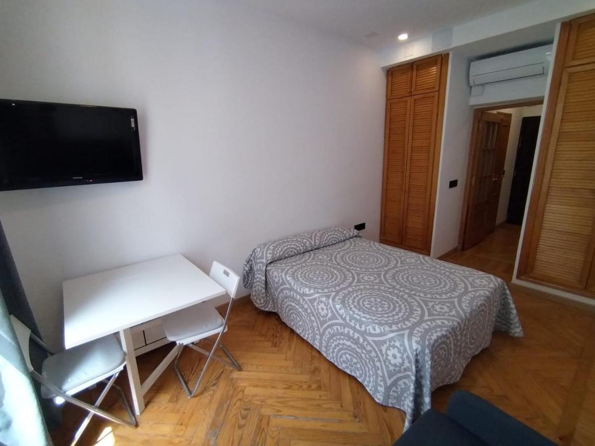 Estudio - Puerta Del Sol Madrid Eksteriør billede